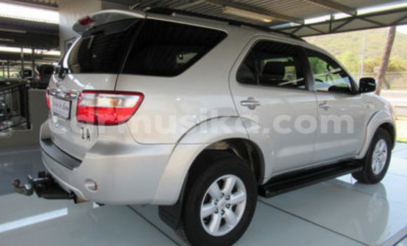 Nunua Ilio tumika Toyota Fortuner Fedha Gari ndani ya Beitbridge nchini Matabeleland Kusini Nunua Ilio tumika Toyota Fortuner Fedha Gari ndani ya Beitbridge nchini Matabeleland Kusini