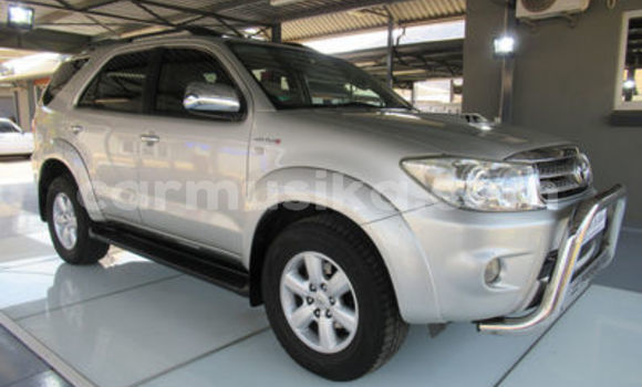 Nunua Ilio tumika Toyota Fortuner Fedha Gari ndani ya Beitbridge nchini Matabeleland Kusini Nunua Ilio tumika Toyota Fortuner Fedha Gari ndani ya Beitbridge nchini Matabeleland Kusini