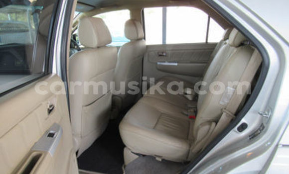 Nunua Ilio tumika Toyota Fortuner Fedha Gari ndani ya Beitbridge nchini Matabeleland Kusini Nunua Ilio tumika Toyota Fortuner Fedha Gari ndani ya Beitbridge nchini Matabeleland Kusini