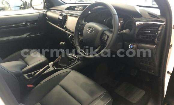 Nunua Ilio tumika Toyota Fortuner Nyeupe Gari ndani ya Harare nchini Harare Nunua Ilio tumika Toyota Fortuner Nyeupe Gari ndani ya Harare nchini Harare