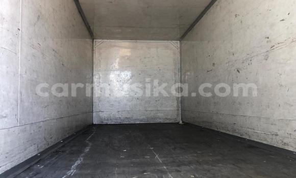 Acheter Occasion Utilitaire Mercedes‒Benz Truck Blanc à Beitbridge, Matabeleland South Acheter Occasion Utilitaire Mercedes‒Benz Truck Blanc à Beitbridge, Matabeleland South