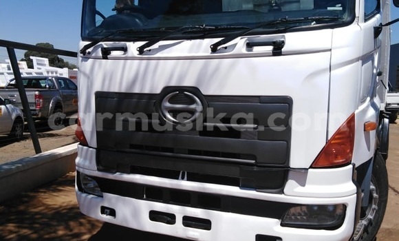 Buy Used Volvo F4 White Truck in Alexandra Park in Harare Buy Used Volvo F4 White Truck in Alexandra Park in Harare