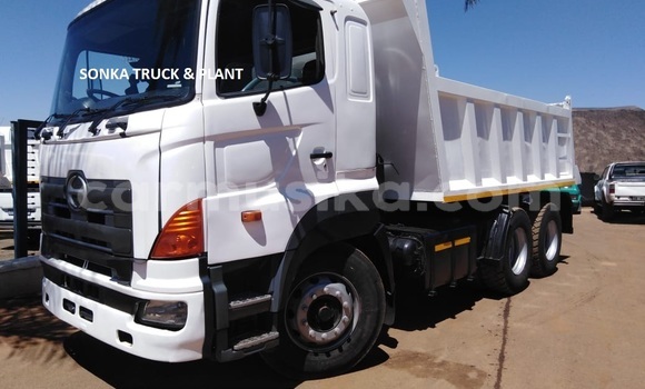 Buy Used Volvo F4 White Truck in Alexandra Park in Harare Buy Used Volvo F4 White Truck in Alexandra Park in Harare