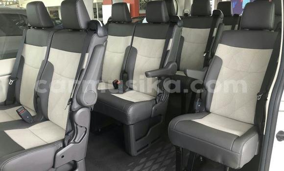 Buy Used Toyota Hiace White Car in Harare in Harare Buy Used Toyota Hiace White Car in Harare in Harare