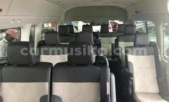 Buy Used Toyota Hiace White Car in Harare in Harare Buy Used Toyota Hiace White Car in Harare in Harare