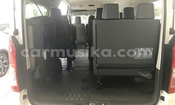 Buy Used Toyota Hiace White Car in Harare in Harare Buy Used Toyota Hiace White Car in Harare in Harare