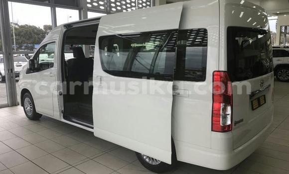 Buy Used Toyota Hiace White Car in Harare in Harare Buy Used Toyota Hiace White Car in Harare in Harare