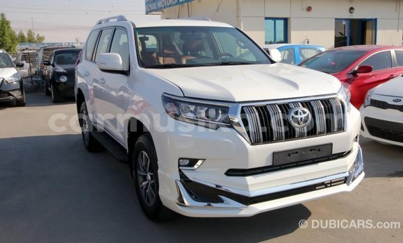 Acheter Import Voiture Toyota Prado Blanc à Import - Dubai, Harare Acheter Import Voiture Toyota Prado Blanc à Import - Dubai, Harare