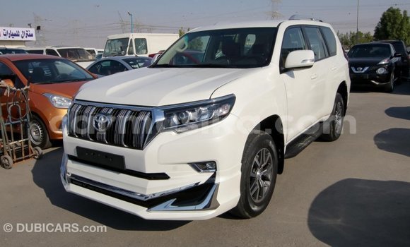 Acheter Import Voiture Toyota Prado Blanc à Import - Dubai, Harare Acheter Import Voiture Toyota Prado Blanc à Import - Dubai, Harare