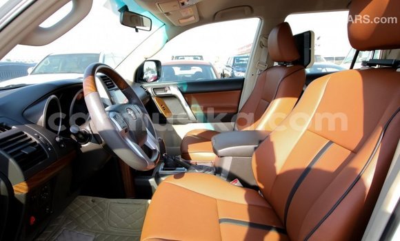 Acheter Import Voiture Toyota Prado Blanc à Import - Dubai, Harare Acheter Import Voiture Toyota Prado Blanc à Import - Dubai, Harare