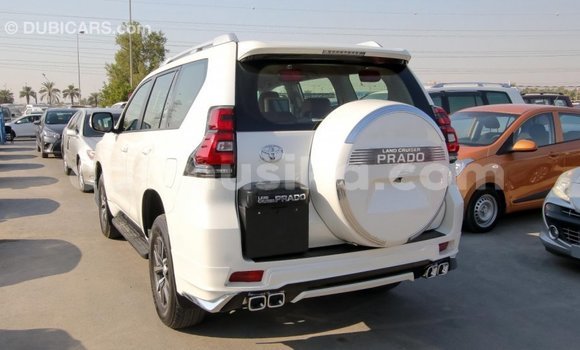 Acheter Import Voiture Toyota Prado Blanc à Import - Dubai, Harare Acheter Import Voiture Toyota Prado Blanc à Import - Dubai, Harare