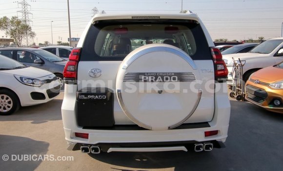 Acheter Import Voiture Toyota Prado Blanc à Import - Dubai, Harare Acheter Import Voiture Toyota Prado Blanc à Import - Dubai, Harare
