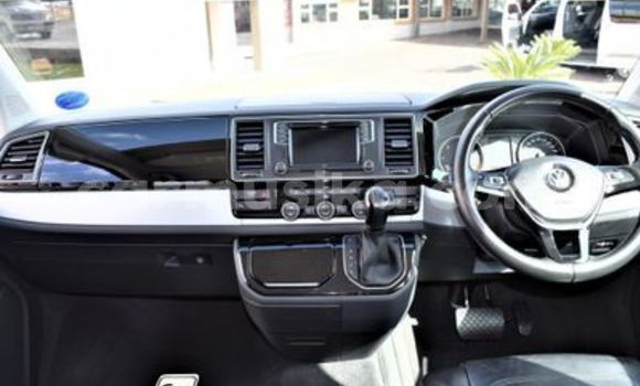 Nunua Ilio tumika Volkswagen Karmann-Ghia Nyeupe Gari ndani ya Beitbridge nchini Matabeleland Kusini Nunua Ilio tumika Volkswagen Karmann-Ghia Nyeupe Gari ndani ya Beitbridge nchini Matabeleland Kusini