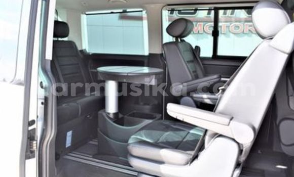 Nunua Ilio tumika Volkswagen Karmann-Ghia Nyeupe Gari ndani ya Beitbridge nchini Matabeleland Kusini Nunua Ilio tumika Volkswagen Karmann-Ghia Nyeupe Gari ndani ya Beitbridge nchini Matabeleland Kusini