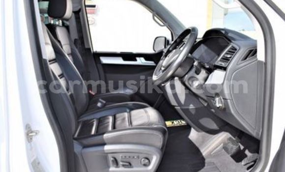 Nunua Ilio tumika Volkswagen Karmann-Ghia Nyeupe Gari ndani ya Beitbridge nchini Matabeleland Kusini Nunua Ilio tumika Volkswagen Karmann-Ghia Nyeupe Gari ndani ya Beitbridge nchini Matabeleland Kusini