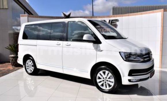 Nunua Ilio tumika Volkswagen Karmann-Ghia Nyeupe Gari ndani ya Beitbridge nchini Matabeleland Kusini Nunua Ilio tumika Volkswagen Karmann-Ghia Nyeupe Gari ndani ya Beitbridge nchini Matabeleland Kusini