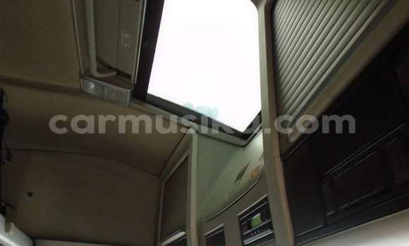 Nunua Ilio tumika Volvo 480 Nyeupe Gari ndani ya Beitbridge nchini Matabeleland Kusini Nunua Ilio tumika Volvo 480 Nyeupe Gari ndani ya Beitbridge nchini Matabeleland Kusini