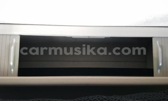 Nunua Ilio tumika Volvo 480 Nyeupe Gari ndani ya Beitbridge nchini Matabeleland Kusini Nunua Ilio tumika Volvo 480 Nyeupe Gari ndani ya Beitbridge nchini Matabeleland Kusini