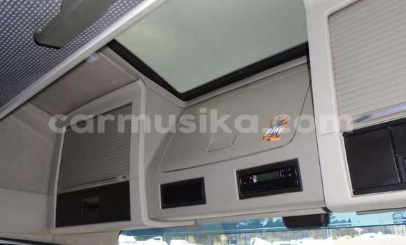 Nunua Ilio tumika Volvo 480 Nyeupe Gari ndani ya Beitbridge nchini Matabeleland Kusini Nunua Ilio tumika Volvo 480 Nyeupe Gari ndani ya Beitbridge nchini Matabeleland Kusini