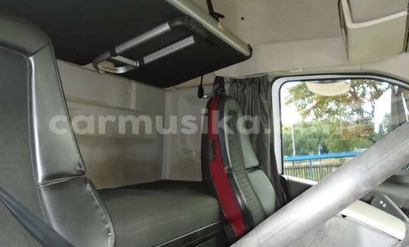 Nunua Ilio tumika Volvo 480 Nyeupe Gari ndani ya Beitbridge nchini Matabeleland Kusini Nunua Ilio tumika Volvo 480 Nyeupe Gari ndani ya Beitbridge nchini Matabeleland Kusini