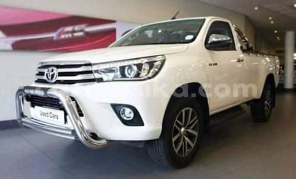 Buy Used Toyota Hilux White Car in Beitbridge in Matabeleland South Buy Used Toyota Hilux White Car in Beitbridge in Matabeleland South