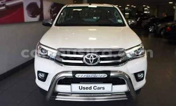 Buy Used Toyota Hilux White Car in Beitbridge in Matabeleland South Buy Used Toyota Hilux White Car in Beitbridge in Matabeleland South