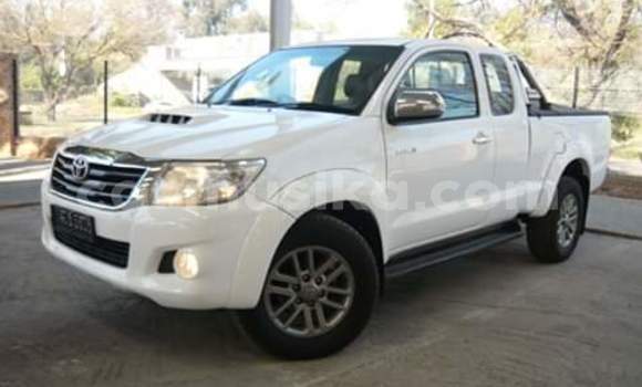 Nunua Ilio tumika Toyota Hilux Nyeupe Gari ndani ya Beitbridge nchini Matabeleland Kusini