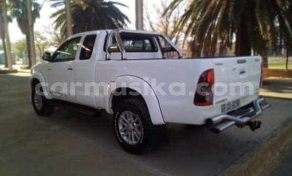 Buy Used Toyota Hilux White Car in Beitbridge in Matabeleland South Buy Used Toyota Hilux White Car in Beitbridge in Matabeleland South