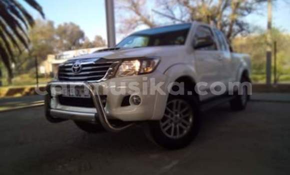Buy Used Toyota Hilux White Car in Beitbridge in Matabeleland South Buy Used Toyota Hilux White Car in Beitbridge in Matabeleland South