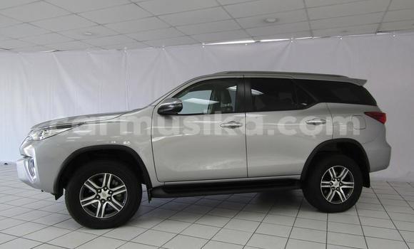 Nunua Ilio tumika Toyota Fortuner Fedha Gari ndani ya Beitbridge nchini Matabeleland Kusini Nunua Ilio tumika Toyota Fortuner Fedha Gari ndani ya Beitbridge nchini Matabeleland Kusini
