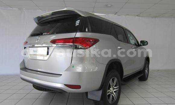 Nunua Ilio tumika Toyota Fortuner Fedha Gari ndani ya Beitbridge nchini Matabeleland Kusini Nunua Ilio tumika Toyota Fortuner Fedha Gari ndani ya Beitbridge nchini Matabeleland Kusini