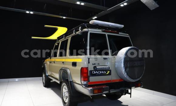 Tenga Tsaru Toyota Land Cruiser Sirivha Mota in Beitbridge in Matabeleland South Tenga Tsaru Toyota Land Cruiser Sirivha Mota in Beitbridge in Matabeleland South