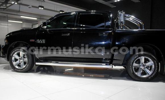 Nunua Ilio tumika Dodge Custom Royal Nyeusi Gari ndani ya Beitbridge nchini Matabeleland Kusini