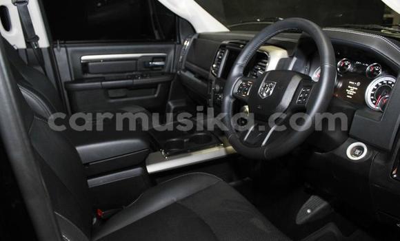 Acheter Occasion Voiture Dodge Custom Royal Noir à Beitbridge, Matabeleland South Acheter Occasion Voiture Dodge Custom Royal Noir à Beitbridge, Matabeleland South