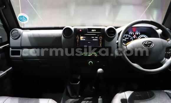 Buy Used Toyota Land Cruiser Silver Car in Beitbridge in Matabeleland South Buy Used Toyota Land Cruiser Silver Car in Beitbridge in Matabeleland South