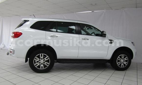 Nunua Ilio tumika Ford Everest Nyeupe Gari ndani ya Beitbridge nchini Matabeleland Kusini