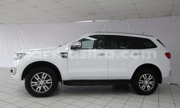 Acheter Occasion Voiture Ford Everest Blanc à Beitbridge, Matabeleland South Acheter Occasion Voiture Ford Everest Blanc à Beitbridge, Matabeleland South