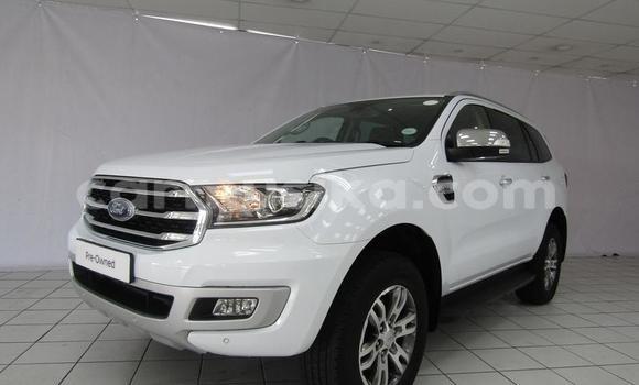 Acheter Occasion Voiture Ford Everest Blanc à Beitbridge, Matabeleland South Acheter Occasion Voiture Ford Everest Blanc à Beitbridge, Matabeleland South
