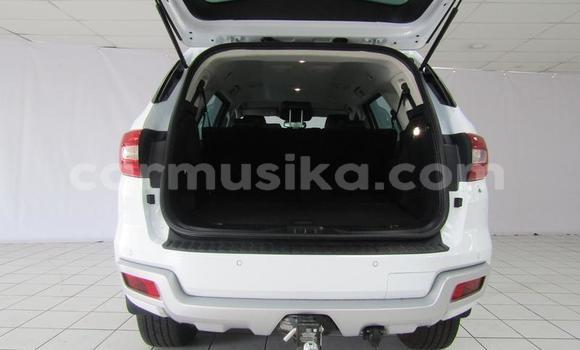 Acheter Occasion Voiture Ford Everest Blanc à Beitbridge, Matabeleland South Acheter Occasion Voiture Ford Everest Blanc à Beitbridge, Matabeleland South