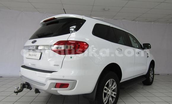 Acheter Occasion Voiture Ford Everest Blanc à Beitbridge, Matabeleland South Acheter Occasion Voiture Ford Everest Blanc à Beitbridge, Matabeleland South
