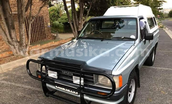 Buy Used Toyota Hilux Green Car in Beitbridge in Matabeleland South