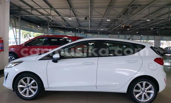 Acheter Occasion Voiture Ford Fiesta ST Blanc à Beitbridge, Matabeleland South Acheter Occasion Voiture Ford Fiesta ST Blanc à Beitbridge, Matabeleland South