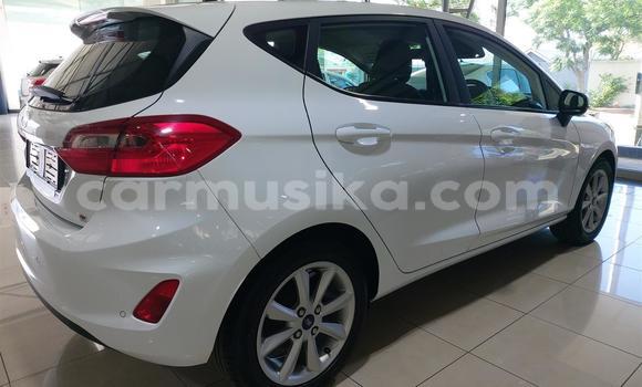 Acheter Occasion Voiture Ford Fiesta ST Blanc à Beitbridge, Matabeleland South Acheter Occasion Voiture Ford Fiesta ST Blanc à Beitbridge, Matabeleland South