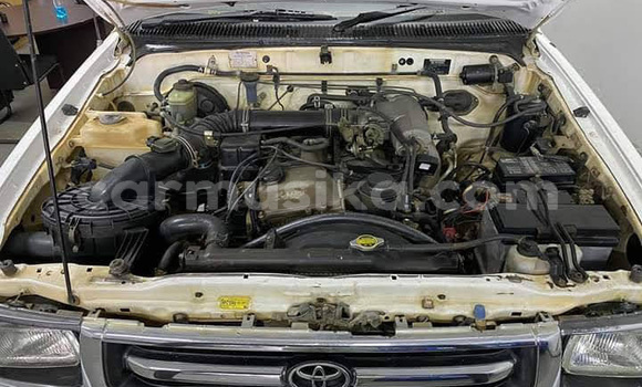 Tenga Tsaru Toyota Hilux Zvimwe Mota in Beitbridge in Matabeleland South Tenga Tsaru Toyota Hilux Zvimwe Mota in Beitbridge in Matabeleland South