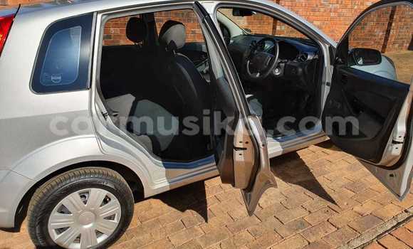 Acheter Occasion Voiture Ford Fiesta Blanc à Beitbridge, Matabeleland South Acheter Occasion Voiture Ford Fiesta Blanc à Beitbridge, Matabeleland South