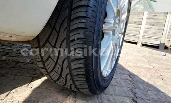 Acheter Occasion Voiture Ford Ikon Blanc à Beitbridge, Matabeleland South Acheter Occasion Voiture Ford Ikon Blanc à Beitbridge, Matabeleland South