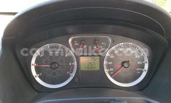 Acheter Occasion Voiture Ford Ikon Blanc à Beitbridge, Matabeleland South Acheter Occasion Voiture Ford Ikon Blanc à Beitbridge, Matabeleland South