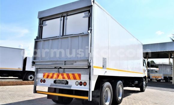 Acheter Occasion Utilitaire Nissan UD Blanc à Beitbridge, Matabeleland South Acheter Occasion Utilitaire Nissan UD Blanc à Beitbridge, Matabeleland South