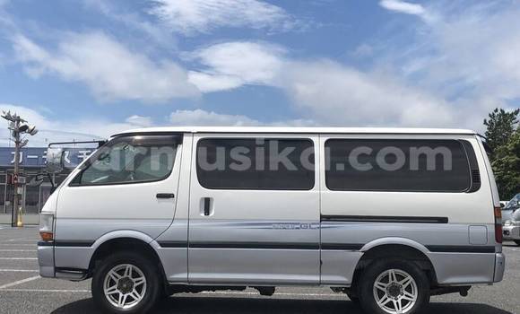 Tenga Tsaru Toyota Hiace Chena Mota in Beitbridge in Matabeleland South Tenga Tsaru Toyota Hiace Chena Mota in Beitbridge in Matabeleland South