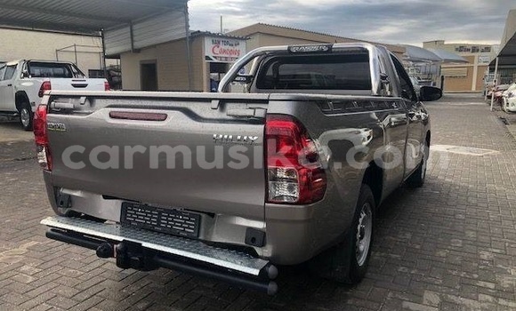 Buy Used Toyota Hilux Silver Car in Beitbridge in Matabeleland South Buy Used Toyota Hilux Silver Car in Beitbridge in Matabeleland South